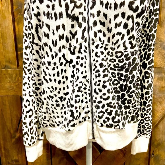 Chaser Black & White Cheetah Patterned Zip Front Hooded Jacket - Picture 16 of 16